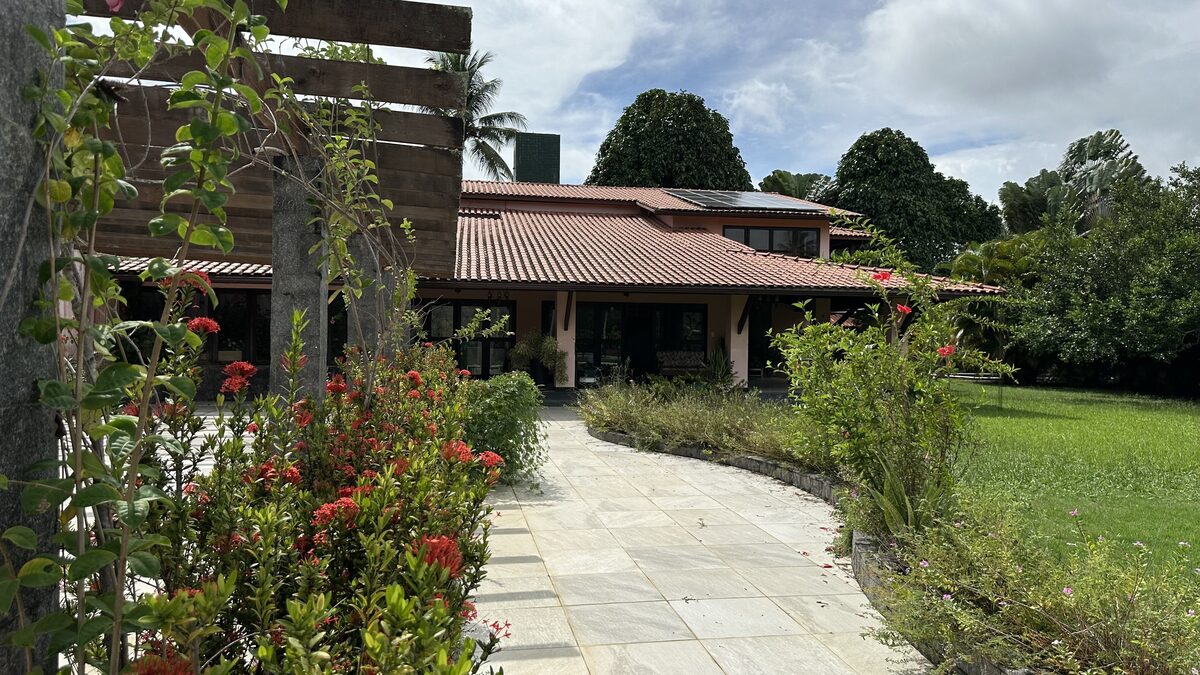 Casa Condomínio 6 dormitórios